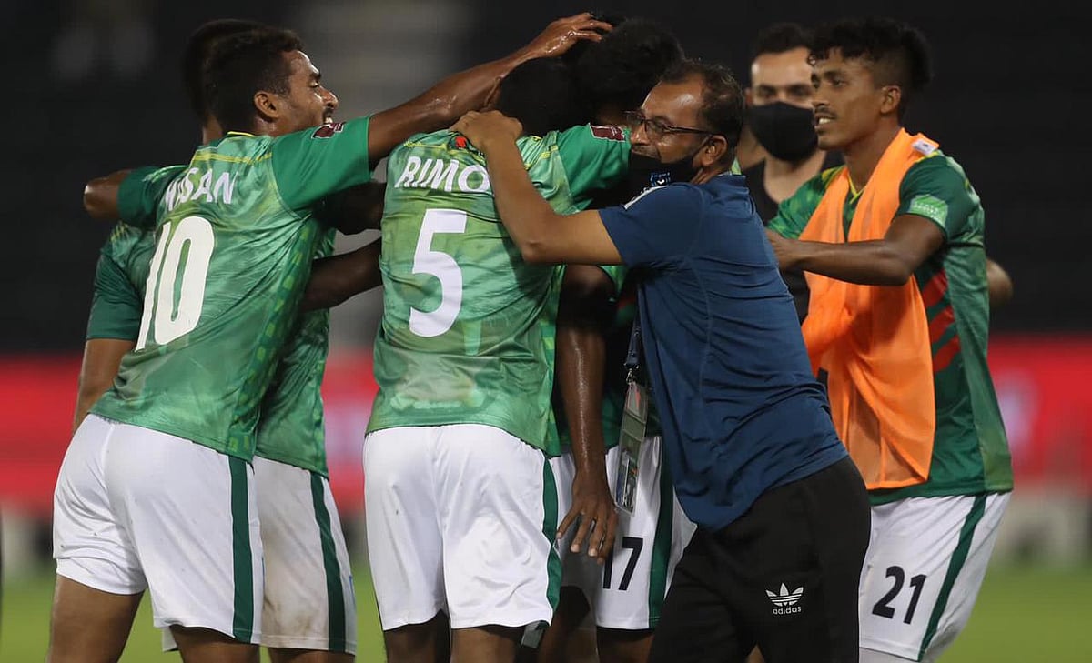 বাংলাদেশ দলের ড্রয়ের আনন্দ।