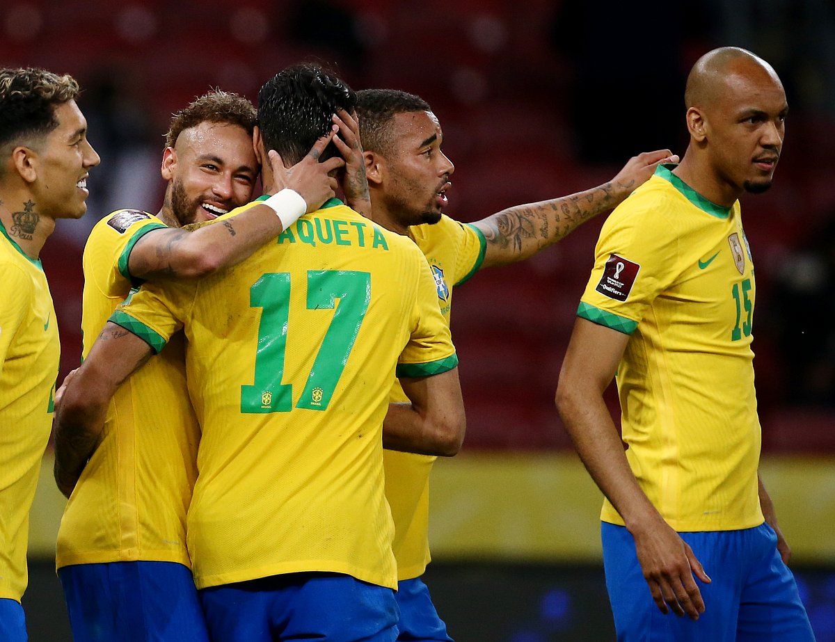 দলের দ্বিতীয় গোলের পর নেইমারদের উচ্ছ্বাস।