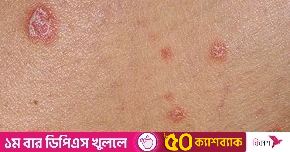 Bir odam pichanzorda sikilgan Voyaga yetgan mushuk ahmoq