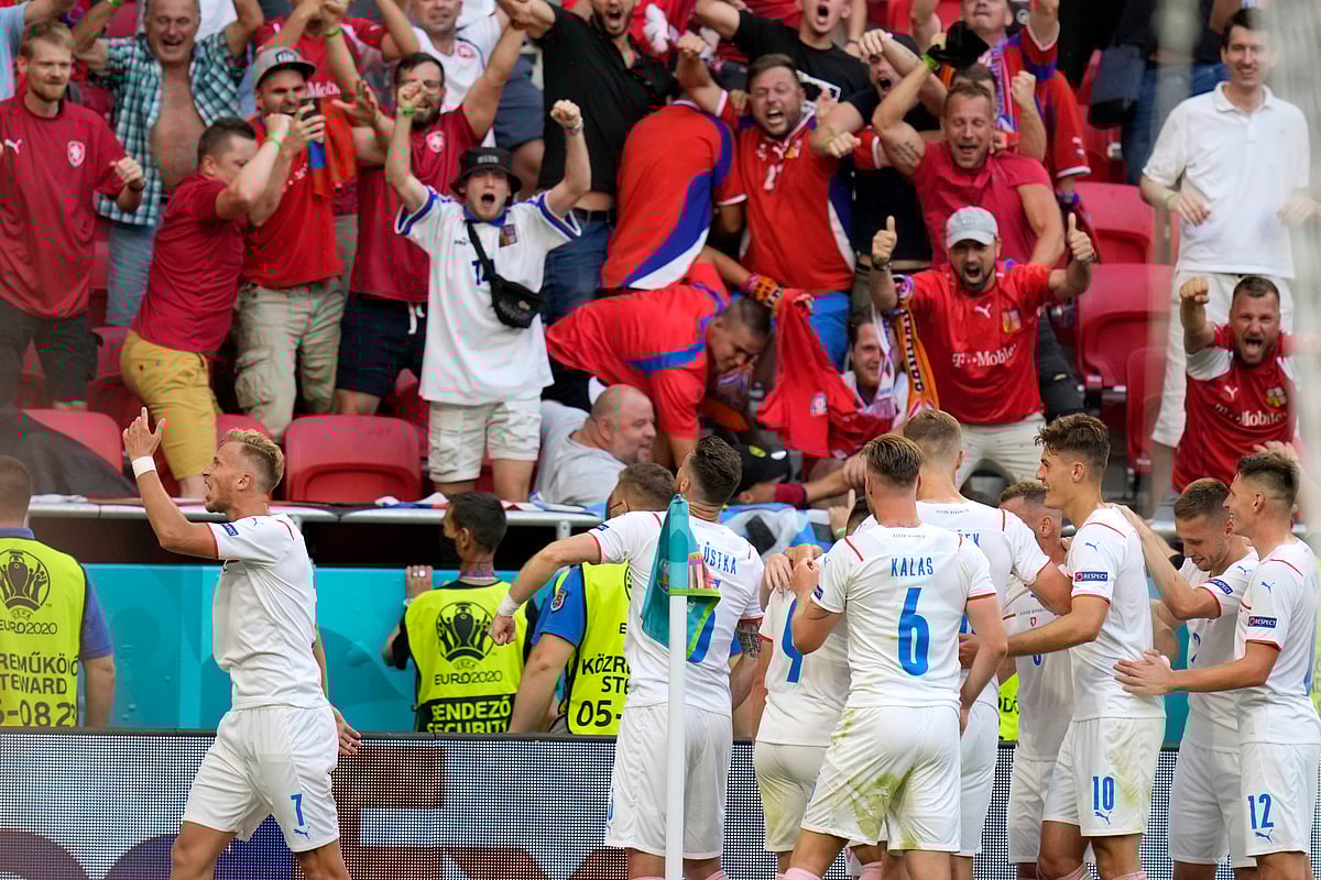 হোলেসের গোলে এগিয়ে গেল চেকরা।