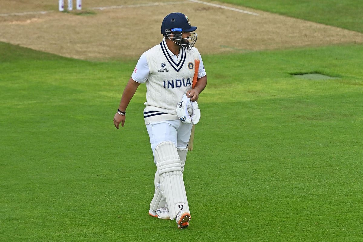 ৪ রান করেছেন পন্ত।