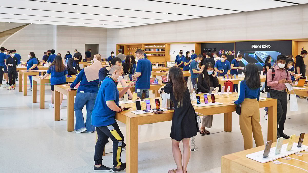 অ্যাপলের স্মার্টফোনগুলোর মধ্যে বড় পর্দার আইফোন ১২ প্রো এবং আইফোন ১২ প্রো ম্যাক্সে গ্রাহকদের আগ্রহ বেশি