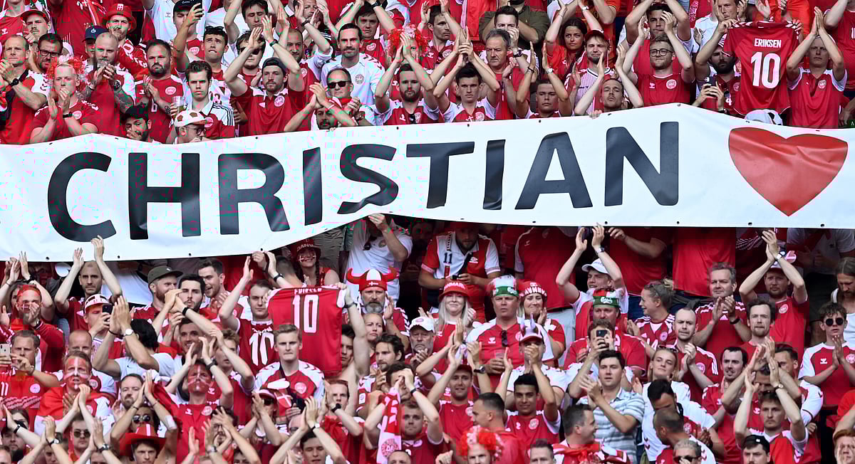 পারকেনের গ্যালারিতে আজ এভাবেই ভালোবাসা জানিয়েছেন সবাই।