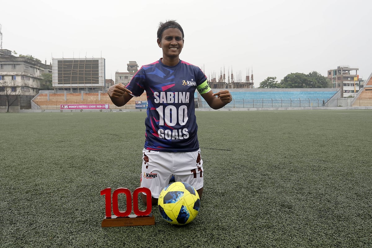 লিগে ১০০ গোলের রেকর্ড গড়লেন সাবিনা খাতুন