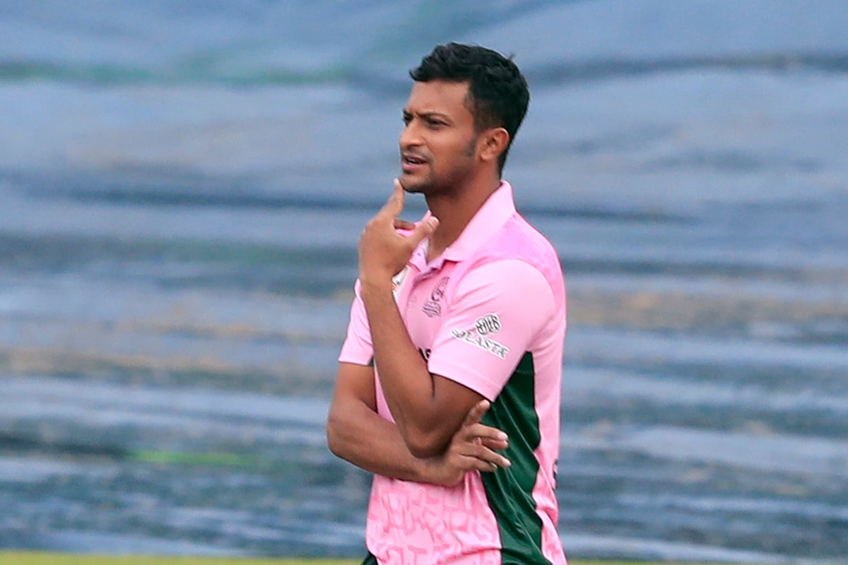 মেজাজ হারানোয় শাস্তি  পাচ্ছেন সাকিব।