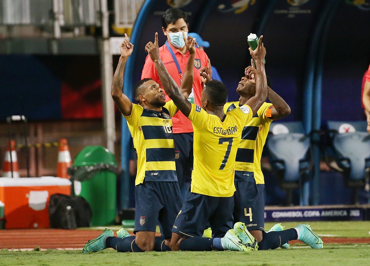 বিশ্বকাপে যাচ্ছে ইকুয়েডর