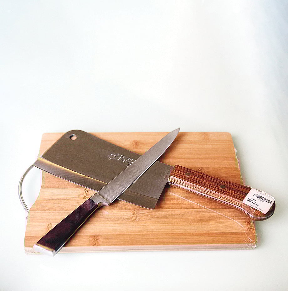 মাংস কাটাকুটির কাজে দরকার হয় নানা ধরনের ছুরি