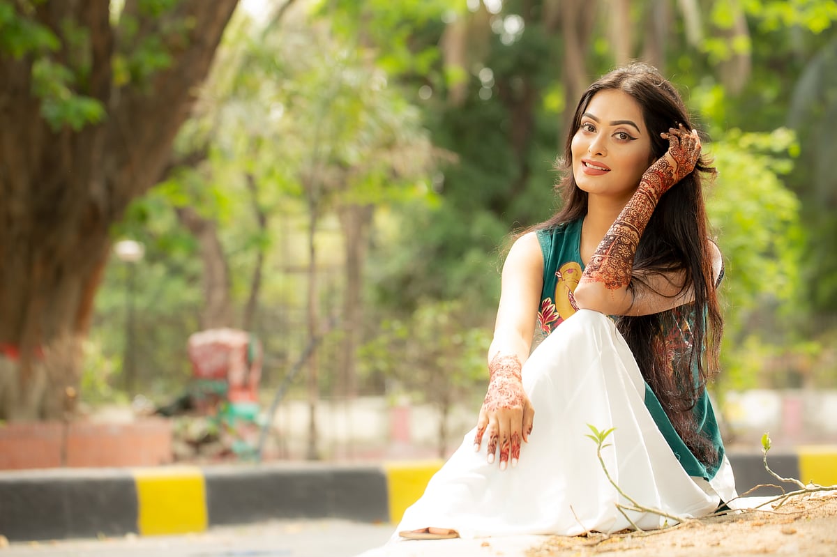 হাতে মেহেদি, পূর্ণতা দেয়  ঈদের সাজে।