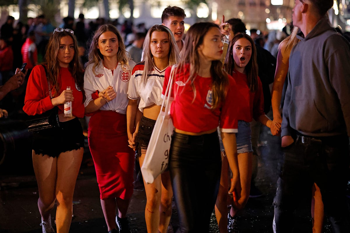 সেদিন মন খারাপ করে বাড়ি ফিরেছিলেন ইংলিশ সমর্থকেরা।