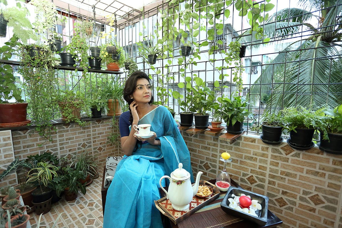 বারান্দায় নানা রকম গাছ রাখার মধ্যে দিয়েই তৈরি করে নিতে পারেন নিজস্ব ভুবন