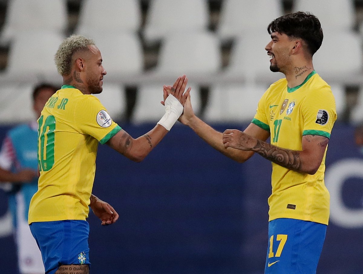 ব্রাজিলকে গোল এনে দেওয়ার আনন্দ নেইমারের সঙ্গে উদযাপন পাকেতার।