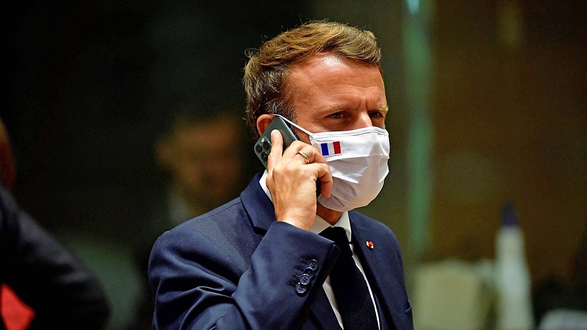 পেগাসাস স্পাইওয়্যারের কারণে ফরাসি প্রেসিডেন্ট এমানুয়েল মাখোঁ তাঁর মুঠোফোন ও নম্বর বদলেছেন বলে জানানো হয়েছে একাধিক প্রতিবেদনে