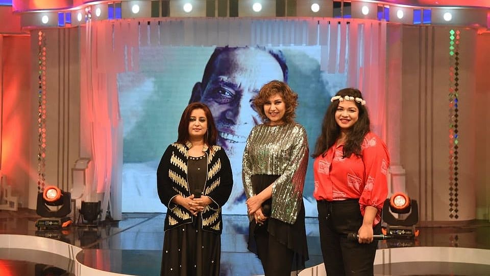তিন গায়িকা আলিফ আলাউদ্দিন, মেহরীন ও আরমিন মুসা