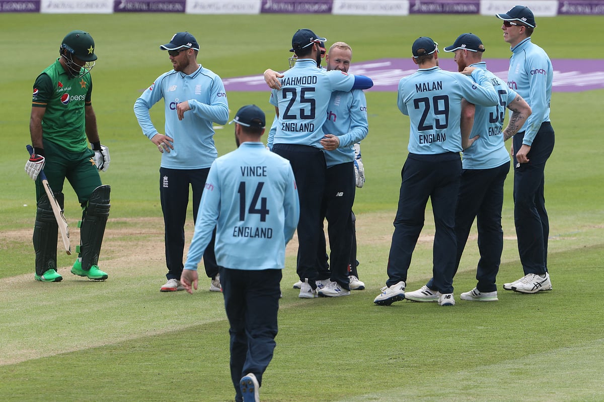 পাকিস্তানের ওপেনার ফখর জামান পাল্টা লড়াইয়ের চেষ্টা করেও পারেননি। আউট হওয়ার পর।