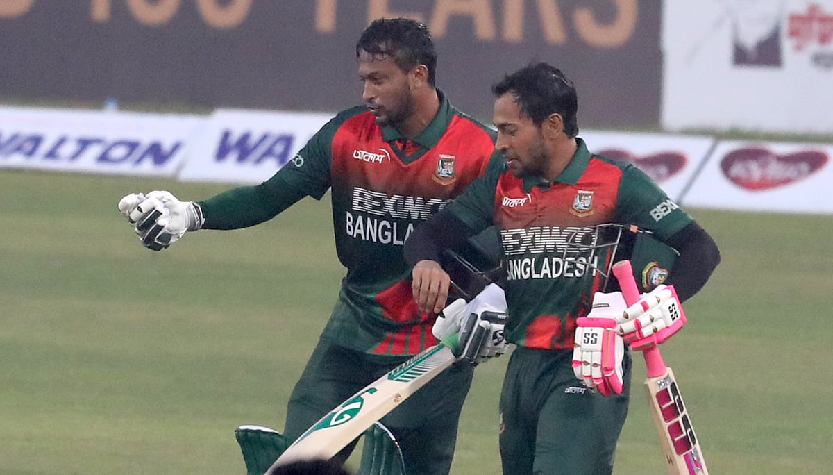 সাকিবের সমালোচনাকারীদের একহাত নিয়েছেন মুশফিক