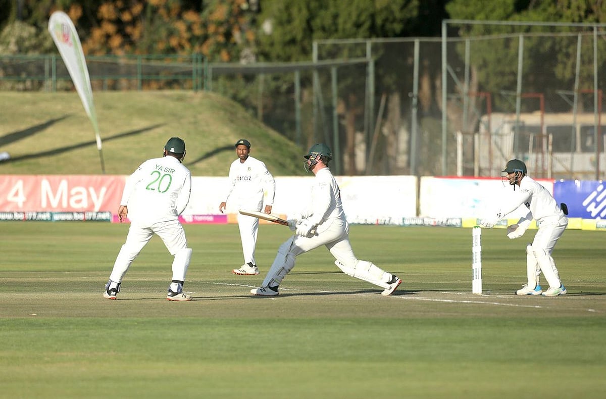শুধু টেলরকেই আউট করতে পেরেছেন বাংলাদেশের বোলাররা।