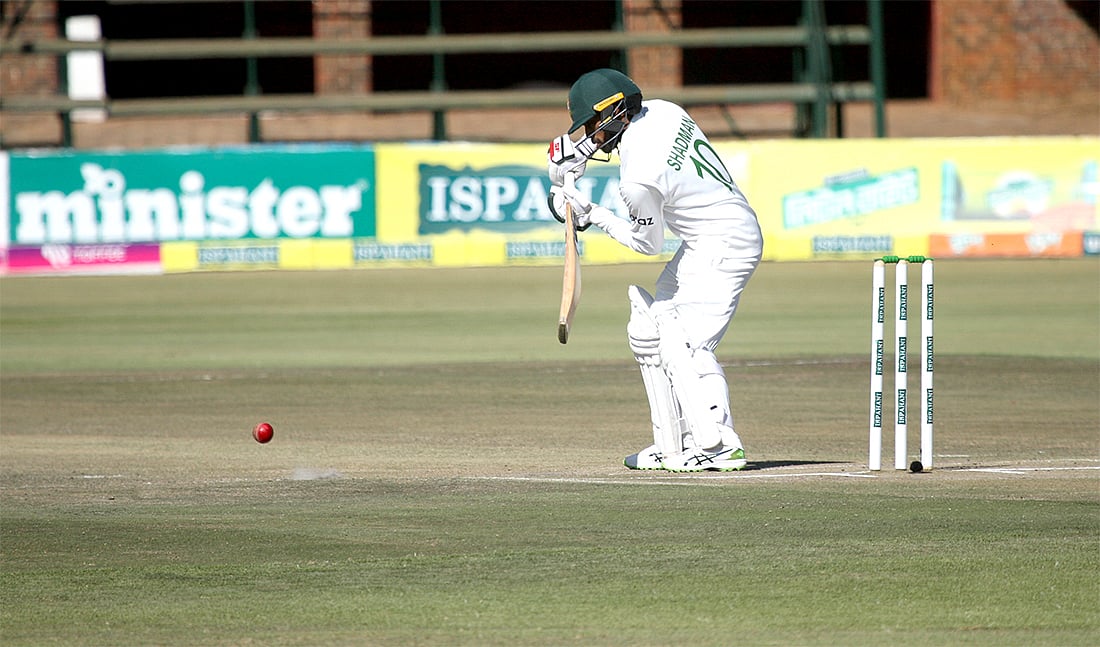 সেঞ্চুরি তুলে নেন সাদমান।