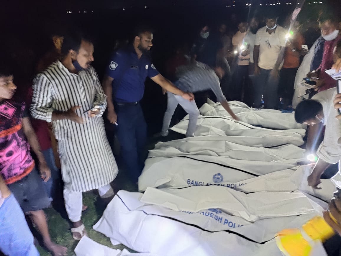 উদ্ধার করা লাশের সারি