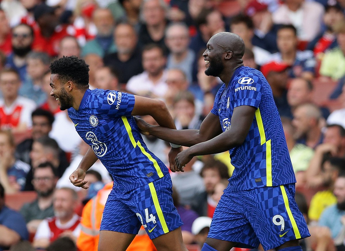 চেলসির দুই গোলদাতা রিস জেমস ও লুকাকু (ডানে)