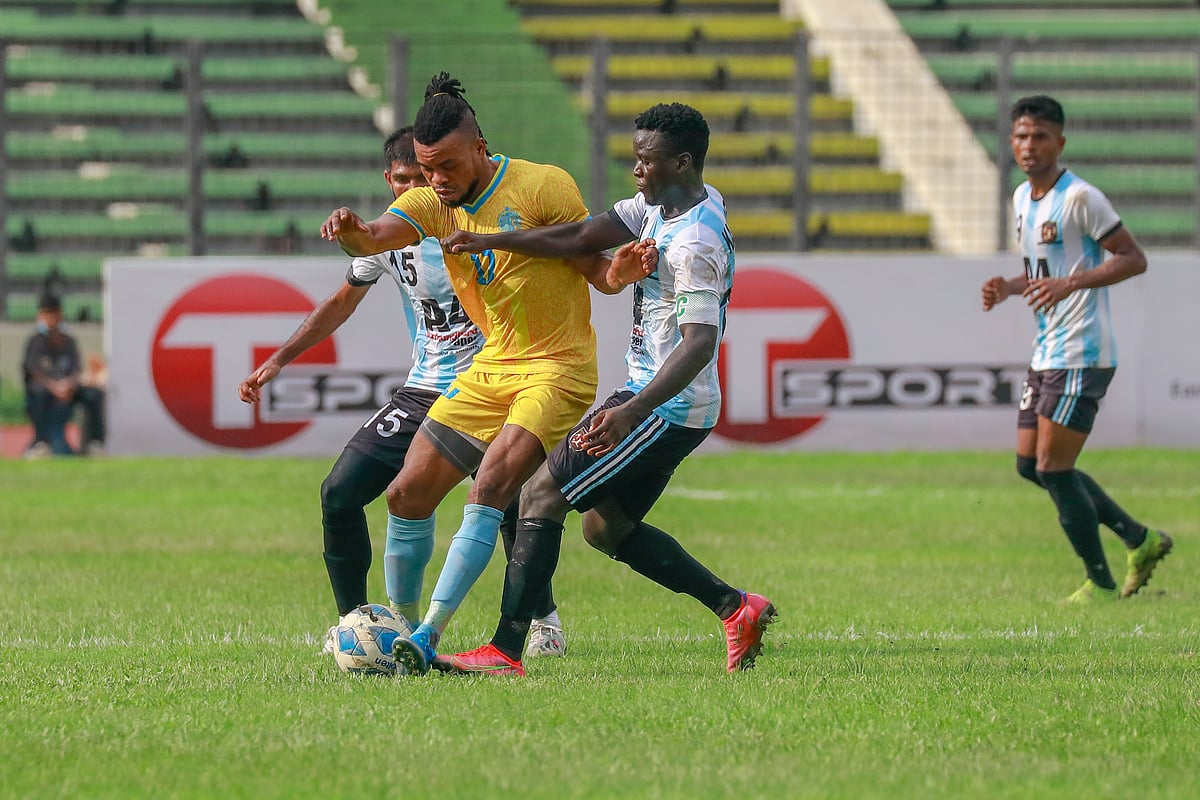 কোনোমতে হার এড়িয়েছে আবাহনী লিমিটেড