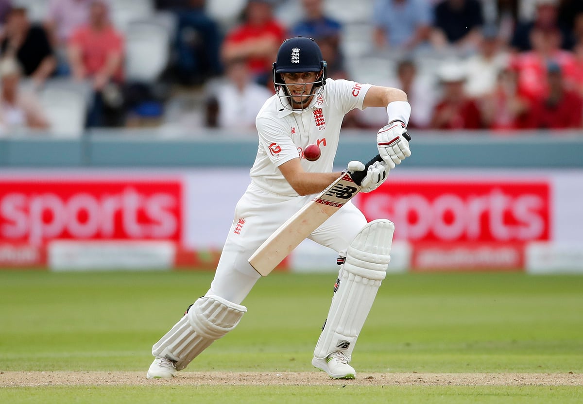 ব্যাট করছেন ইংল্যান্ডের অধিনায়ক জো রুট
