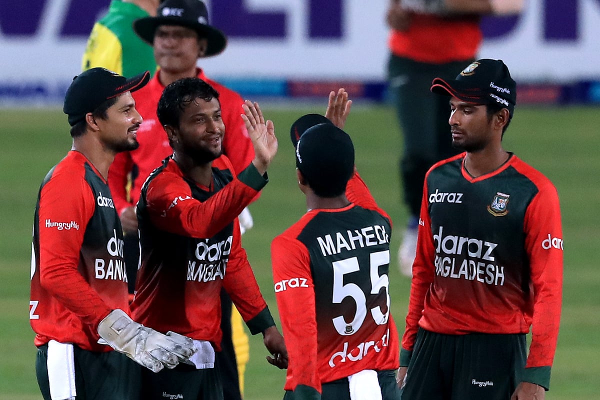 গুরুত্বপূর্ণ সময়ে ব্রেক থ্রু দিয়েছেন সাকিব