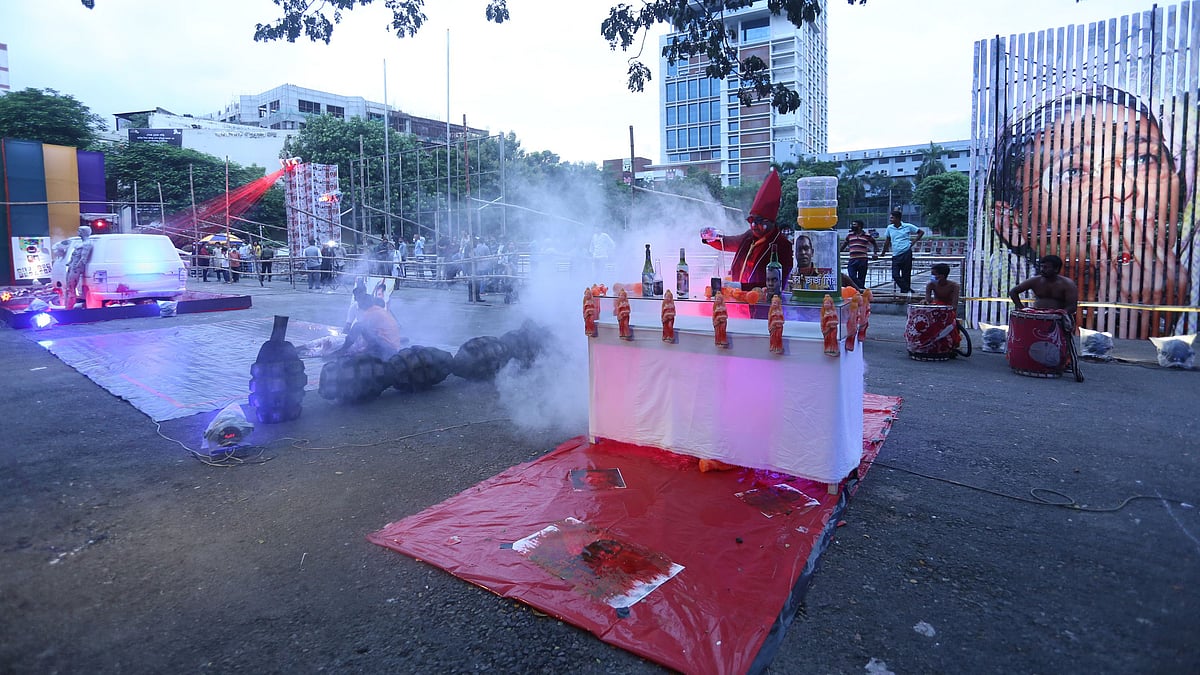 শিল্পকলা একাডেমিতে চলছে ‘আগস্ট রিপিটেড অ্যাটেম্পটস’ শিরোনামের তিন দিনের স্থাপনাশিল্প প্রদর্শনী