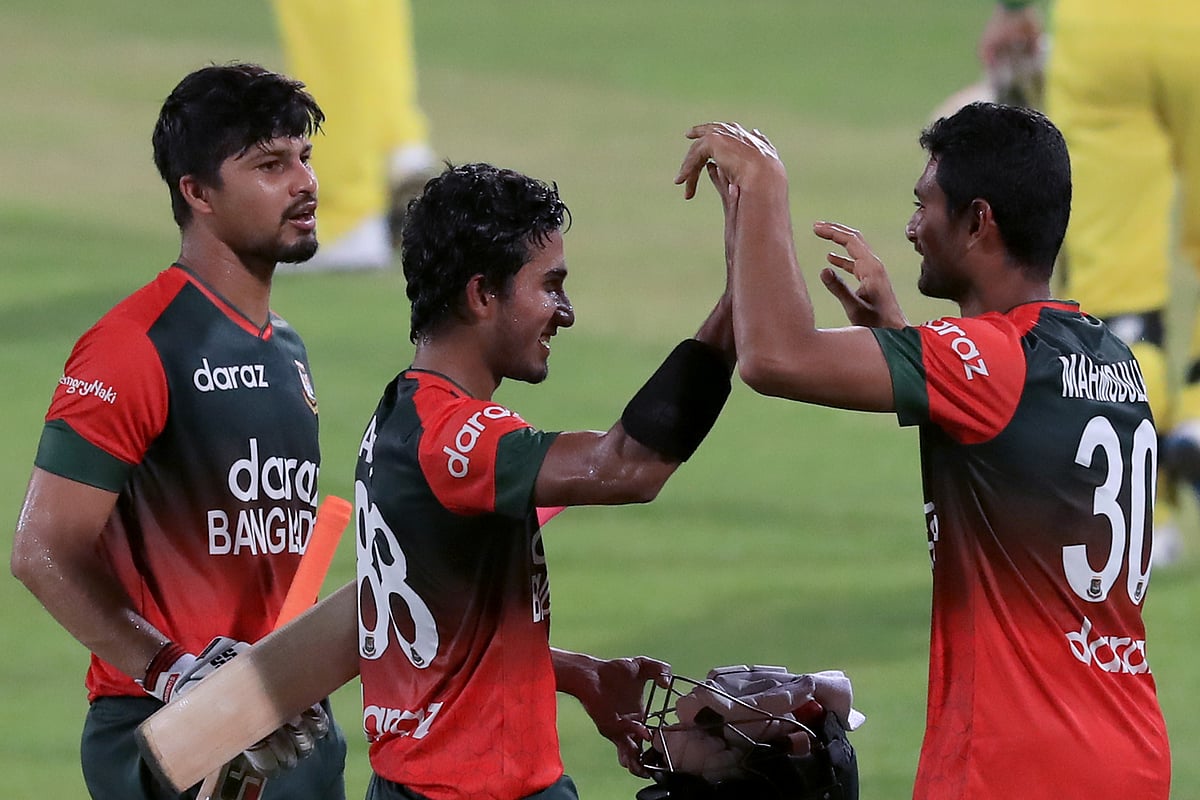 আফিফ–নুরুলদের শুভেচ্ছা জানাচ্ঠেন মাহমুদউল্লাহ