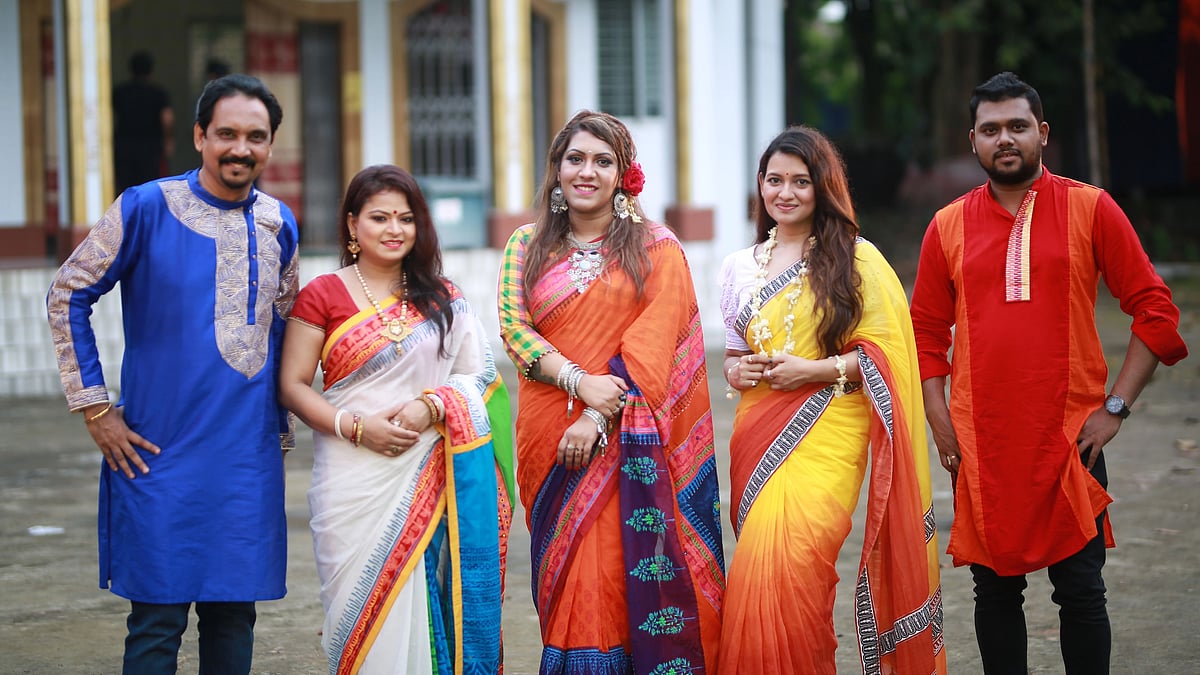 জন্মাষ্টমী উপলক্ষে প্রকাশিত নতুন গান ‘নন্দের দুলাল’ এর ভিডিওচিত্রে সন্দীপন দাশ, চম্পা বণিক, বাঁধন সরকার পূজা, সিঁথি সাহা ও কিশোর দাস