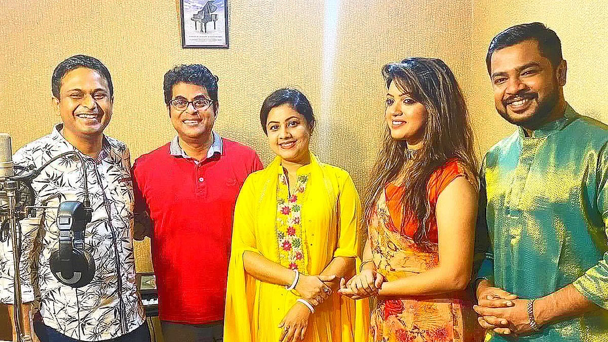 ‘জয় জয় দুর্গা মায়ের জয়’ গানেদেওয়ার পাশাপাশি মূল ভাবনা, সার্বিক তত্ত্বাবধান, শিল্পী নির্বাচন ও প্রযোজনাও করেছেন বিপ্লব নিজেই