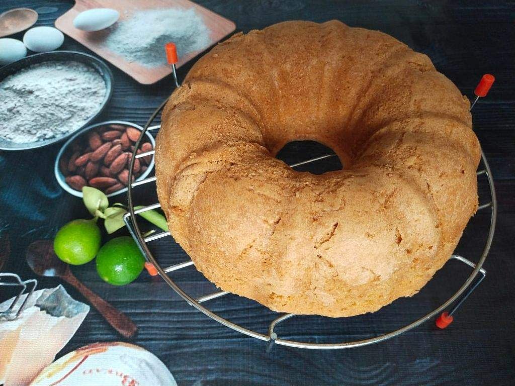 সাধারন চেহারার এই কেকটাকেই সাজানো যাবে নানাভাবে