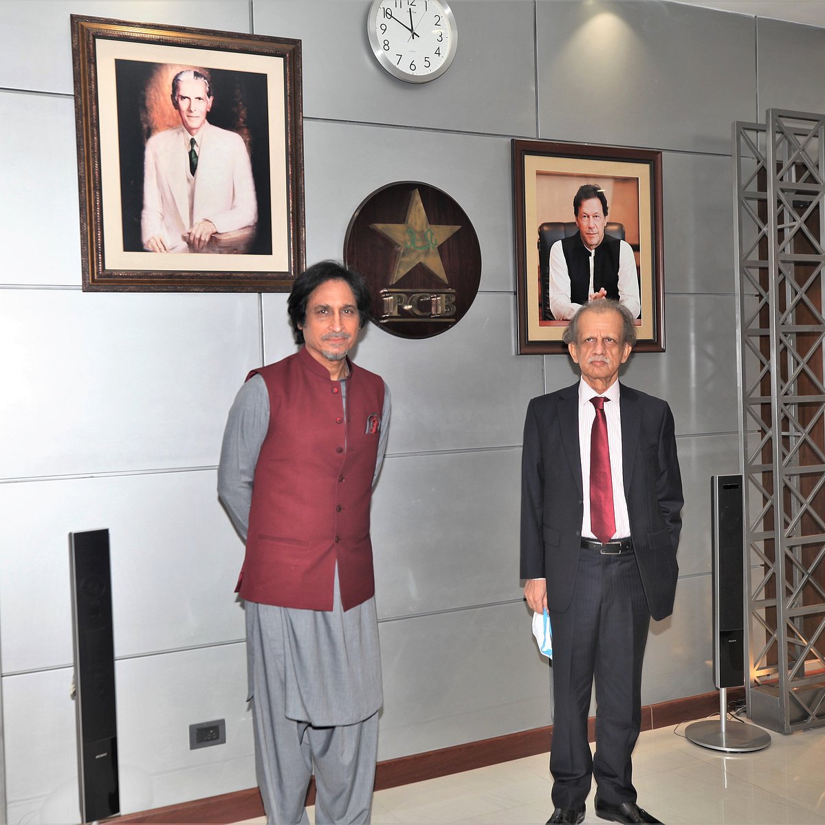 আনুষ্ঠানিকভাবে পিসিবির দায়িত্ব এখন রমিজের কাঁধে