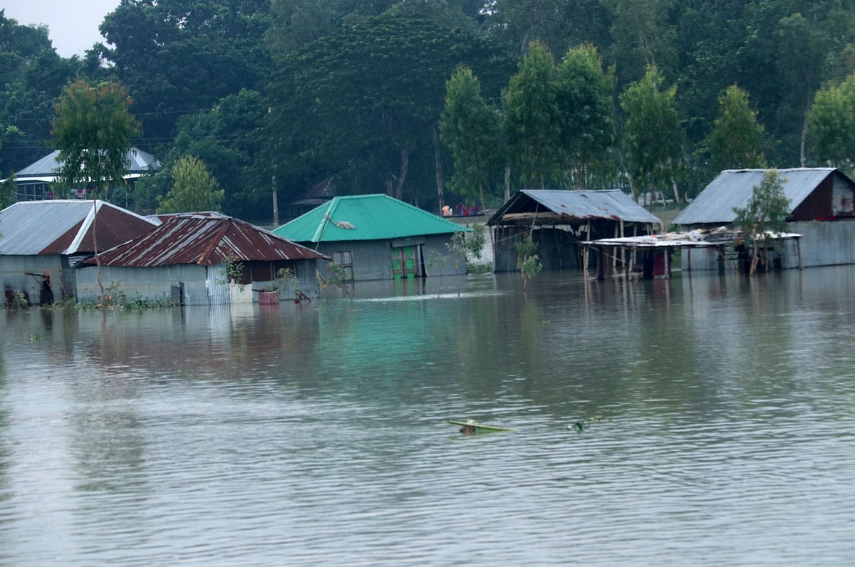 যমুনা নদীর পানি  বৃদ্ধি অব্যাহত রয়েছে। এতে এক সপ্তাহ ধরে পানিবন্দী বগুড়ার সারিয়াকান্দি উপজেলার ঘুঘুমারী শেখপাড়া এলাকার মানুষ