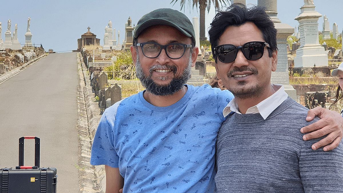 ‘নো ল্যান্ডস ম্যান’-এর পরিচালক মোস্তফা সরয়ার ফারুকী ও মূল অভিনেতা নওয়াজুদ্দিন সিদ্দিকী। ছবি: সংগৃহীত