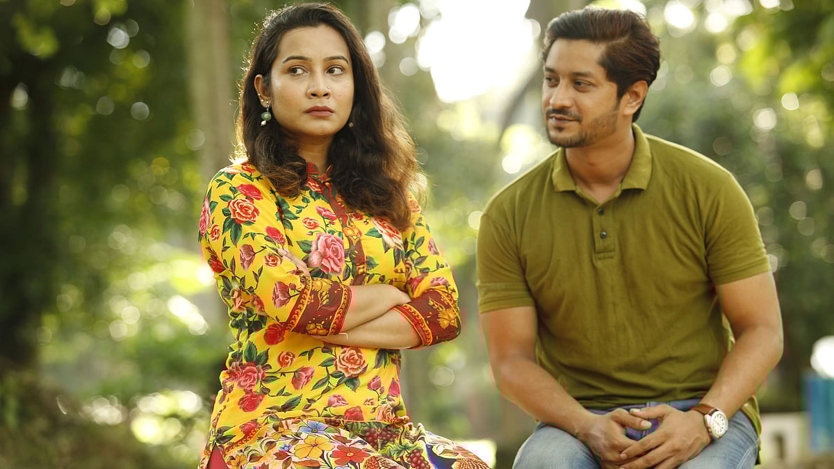 শুরুতে যে ছিল অপছন্দের, পরে তার প্রতিই হয়তো গড়ে উঠতে পারে ভালোবাসার টান। প্রতীকী ছবিটির মডেল হয়েছেন লিওনা ও রিয়াদ