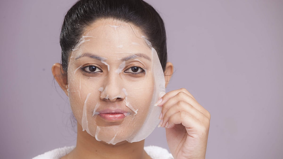 Xotin yalangoch, er esa silkitmoqda