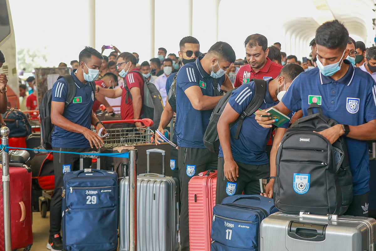 সাফ চ্যাম্পিয়নশিপ খেলতে আজ মালদ্বীপের উদ্দেশে রওনা হয়ে গেছে বাংলাদেশ ফুটবল দল