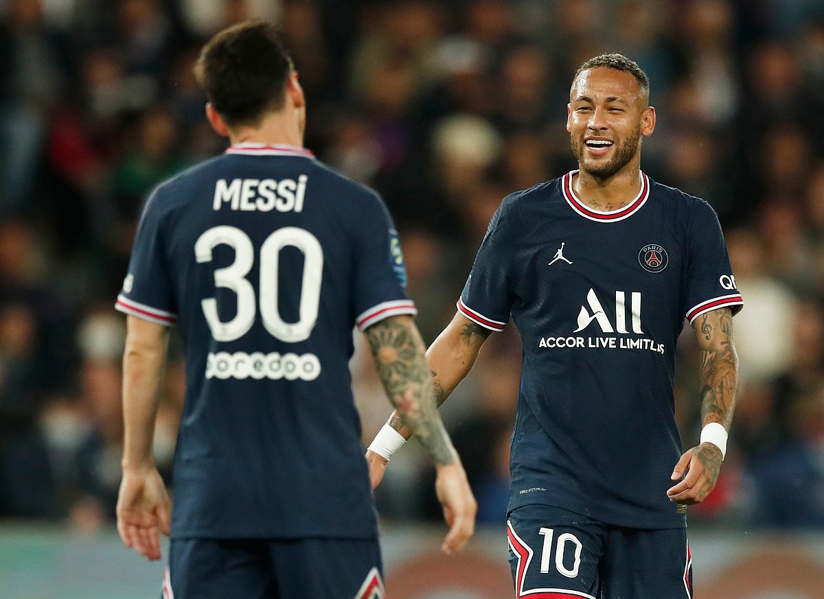 হাসি নিয়েই মাঠ ছেড়েছেন নেইমাররা