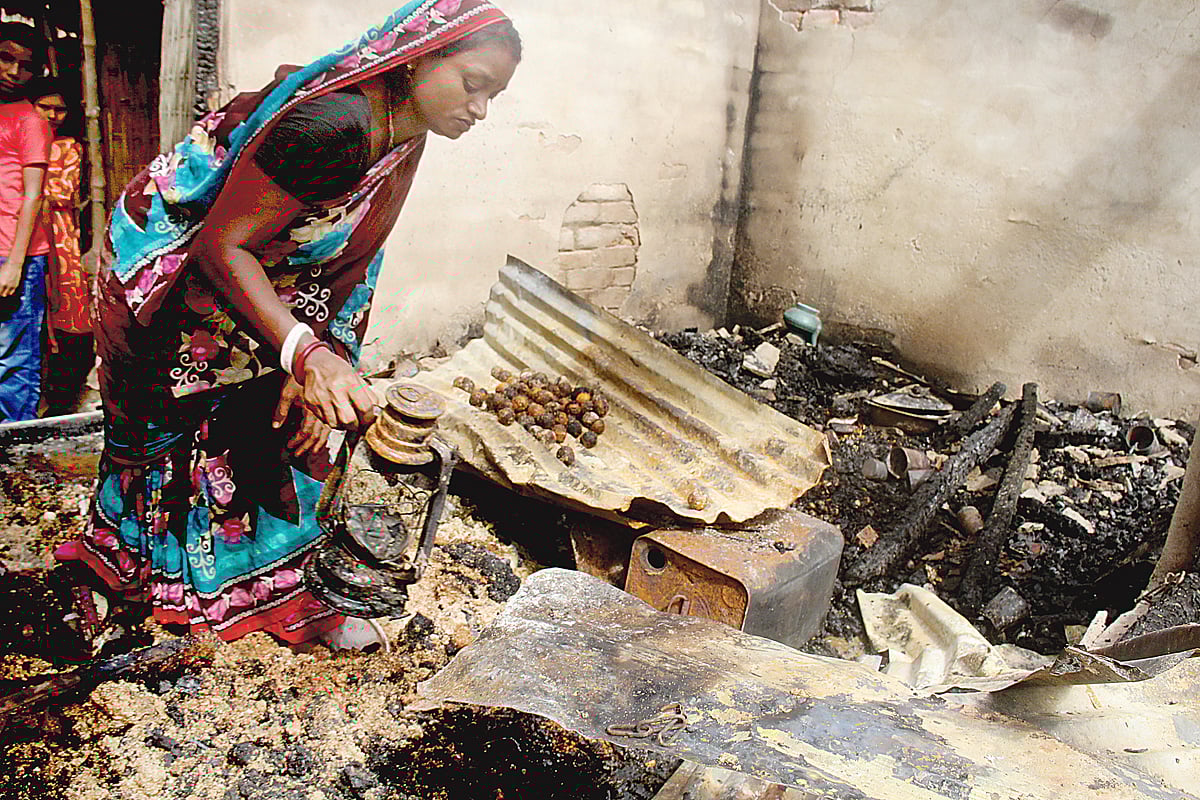 দেড় লাখ টাকার মালামাল ছিল কনিকা রানীর এই দোকানে। দুর্বৃত্তদের দেওয়া আগুনে তাঁর দোকান পুড়ে ছাই। বাড়িতেও হয়েছে লুটপাট। গতকাল সকালে রংপুরের পীরগঞ্জের বড় করিমপুরে