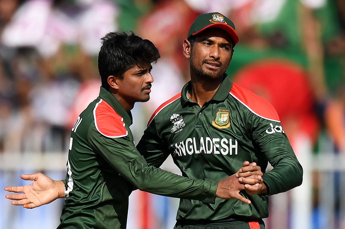 মাহমুদউল্লাহ (ডানে) নেই জিম্বাবুয়ের বিপক্ষে টি–টোয়েন্টি সিরিজে