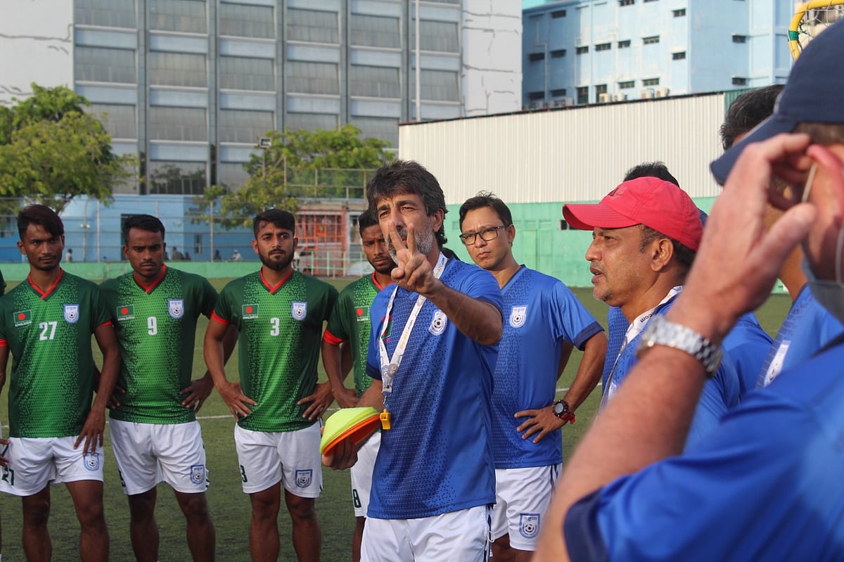 মালদ্বীপ ম্যাচ সামনে রেখে ভিন্ন পরিকল্পনা আঁটছেন বাংলাদেশ কোচ ব্রুজোন