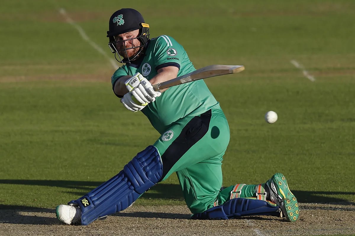 আজ সংযুক্ত আরব আমিরাতের বিপক্ষে সিরিজের তৃতীয় ম্যাচে রেকর্ড গড়লেন পল স্টার্লিং