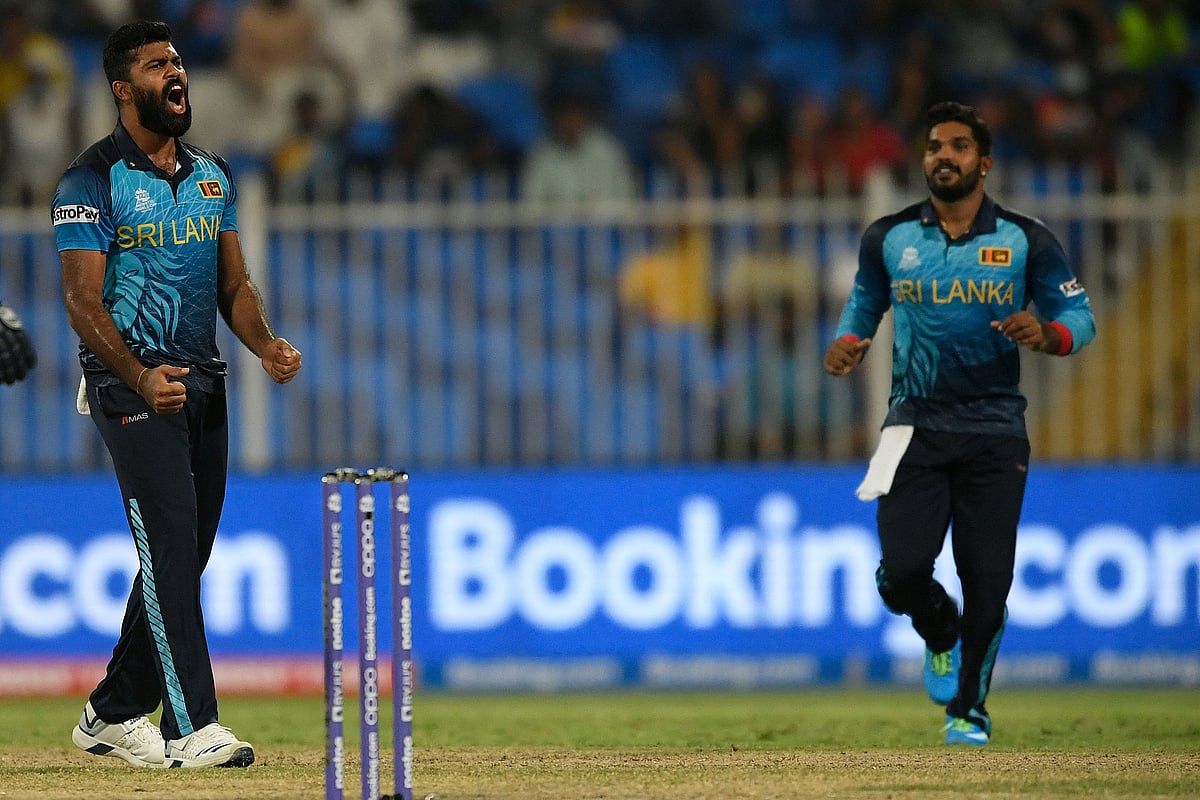 নেদারল্যান্ডসের বিপক্ষে ম্যাচসেরা কুমারা (বাঁয়ে)