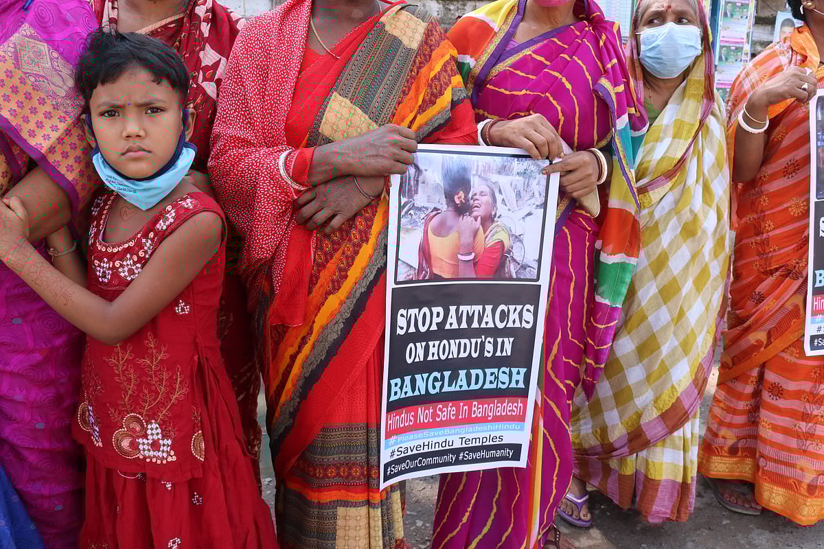 সারা দেশে পূজামণ্ডপে হামলা, প্রতিমা ভাঙচুর, অগ্নিসংযোগ, লুটপাট ও হত্যার প্রতিবাদে মানববন্ধন