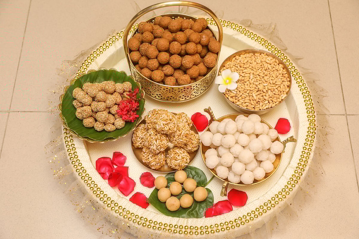 কুড়মুড়ে নাড়ু মোয়া খেতে পারেন যেকোনো সময়