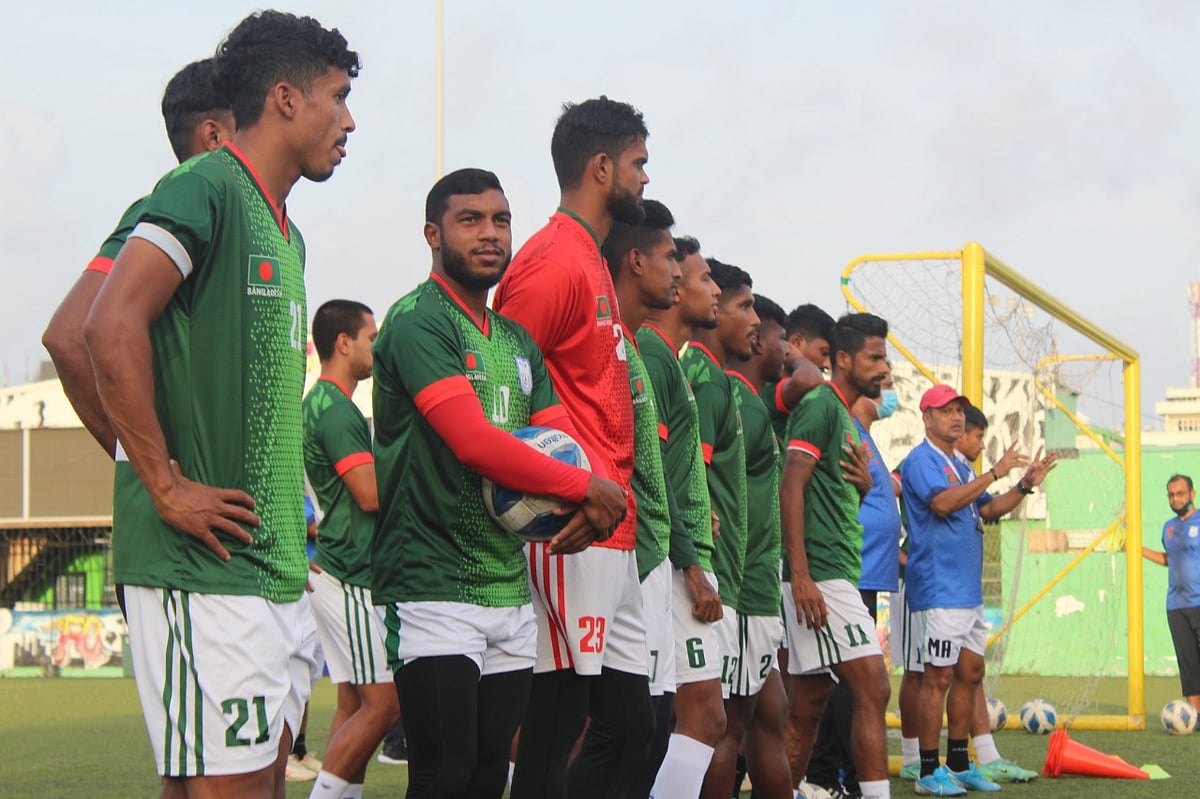 নেপালের বিপক্ষে জিতে সুন্দর দিন আসুক দেশের ফুটবলে