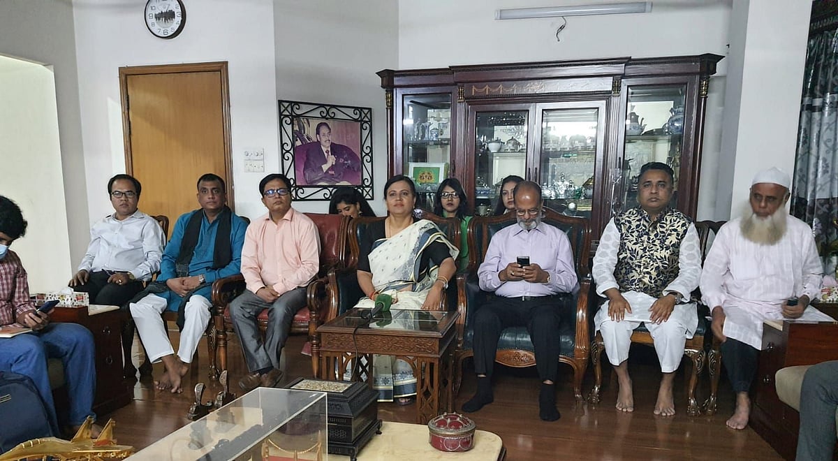 প্রেসিডেন্ট পার্কে এ সংবাদ সম্মেলনে বিদিশা সিদ্দিককে জাতীয় পার্টির পুনর্গঠন প্রক্রিয়ার ভারপ্রাপ্ত চেয়ারম্যান ঘোষণা করা হয়