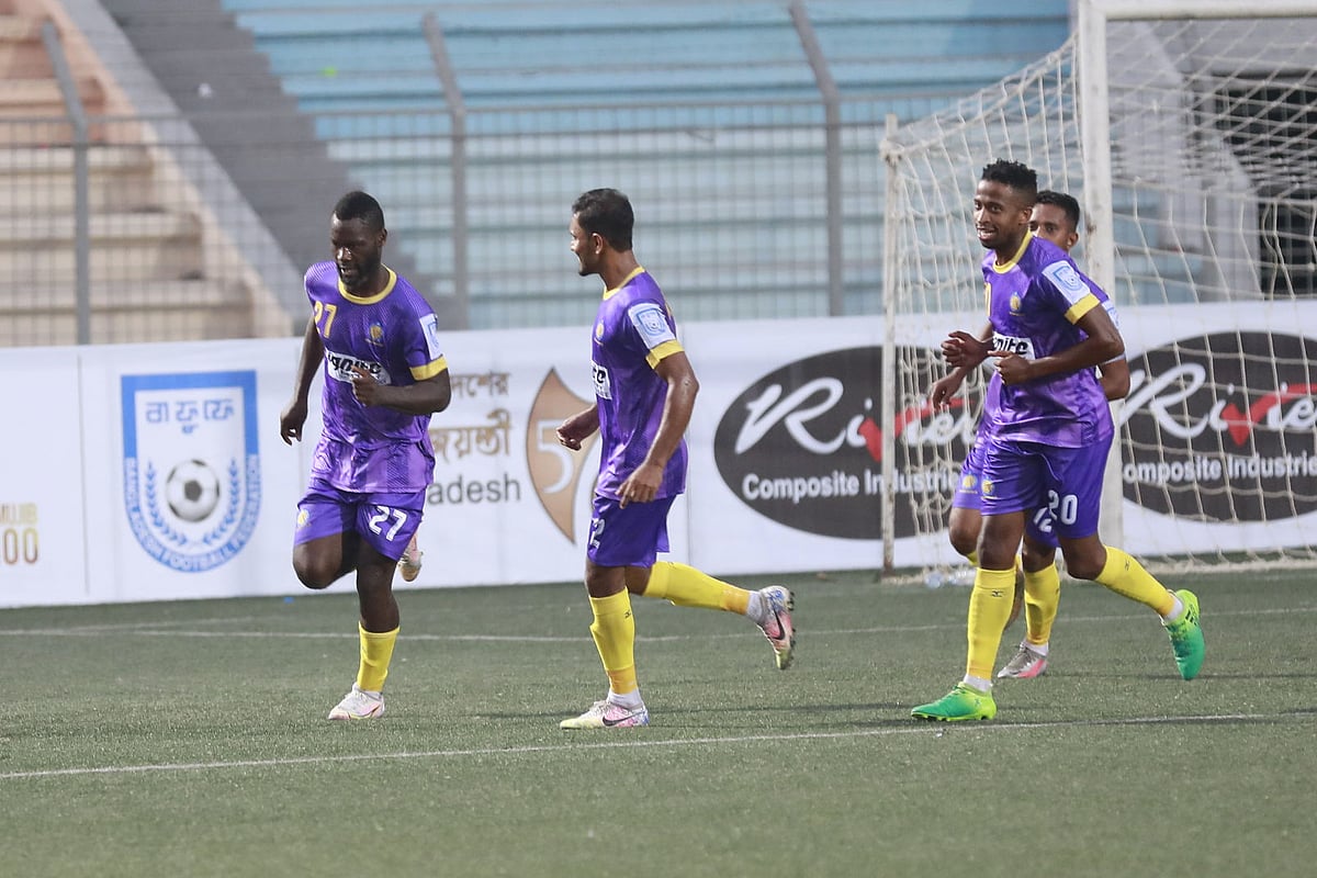 থ্যাঙ্কগডের গোলের পর চট্টগ্রাম আবাহনীর উদযাপন