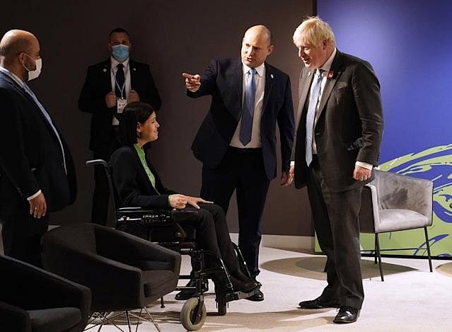 কপ ২৬–এর মূল সম্মেলনস্থলে হুইলচেয়ার নিয়ে প্রবেশ করতে না পারায় ইসরায়েলের মন্ত্রী কারিন এলহারারের কাছে ক্ষমা চেয়েছেন যুক্তরাজ্যের প্রধানমন্ত্রী বরিস জনসন