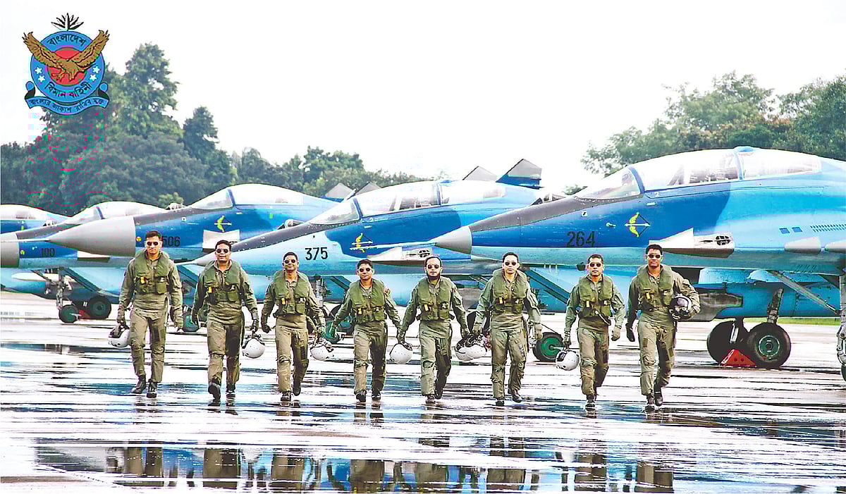 বিমানবাহিনীতে পেশা গড়ার স্বপ্ন যাঁদের, তাঁরা আবেদন করতে পারেন